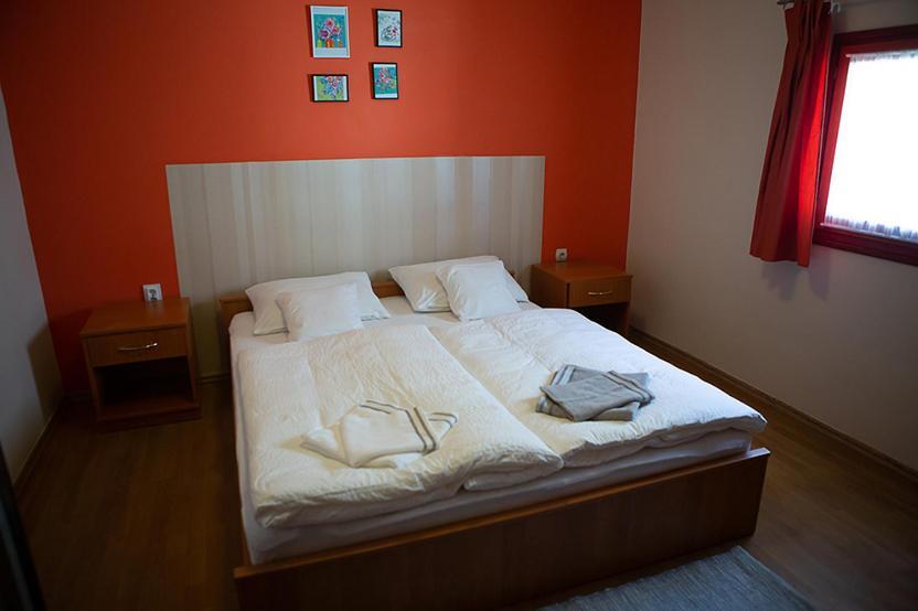 V8-Kelemen Panzio Bed & Breakfast Makó Exterior foto