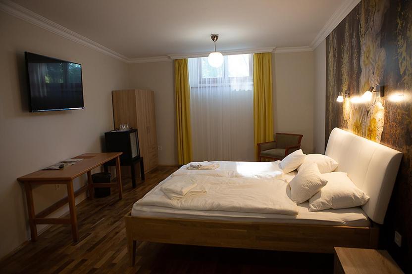 V8-Kelemen Panzio Bed & Breakfast Makó Exterior foto