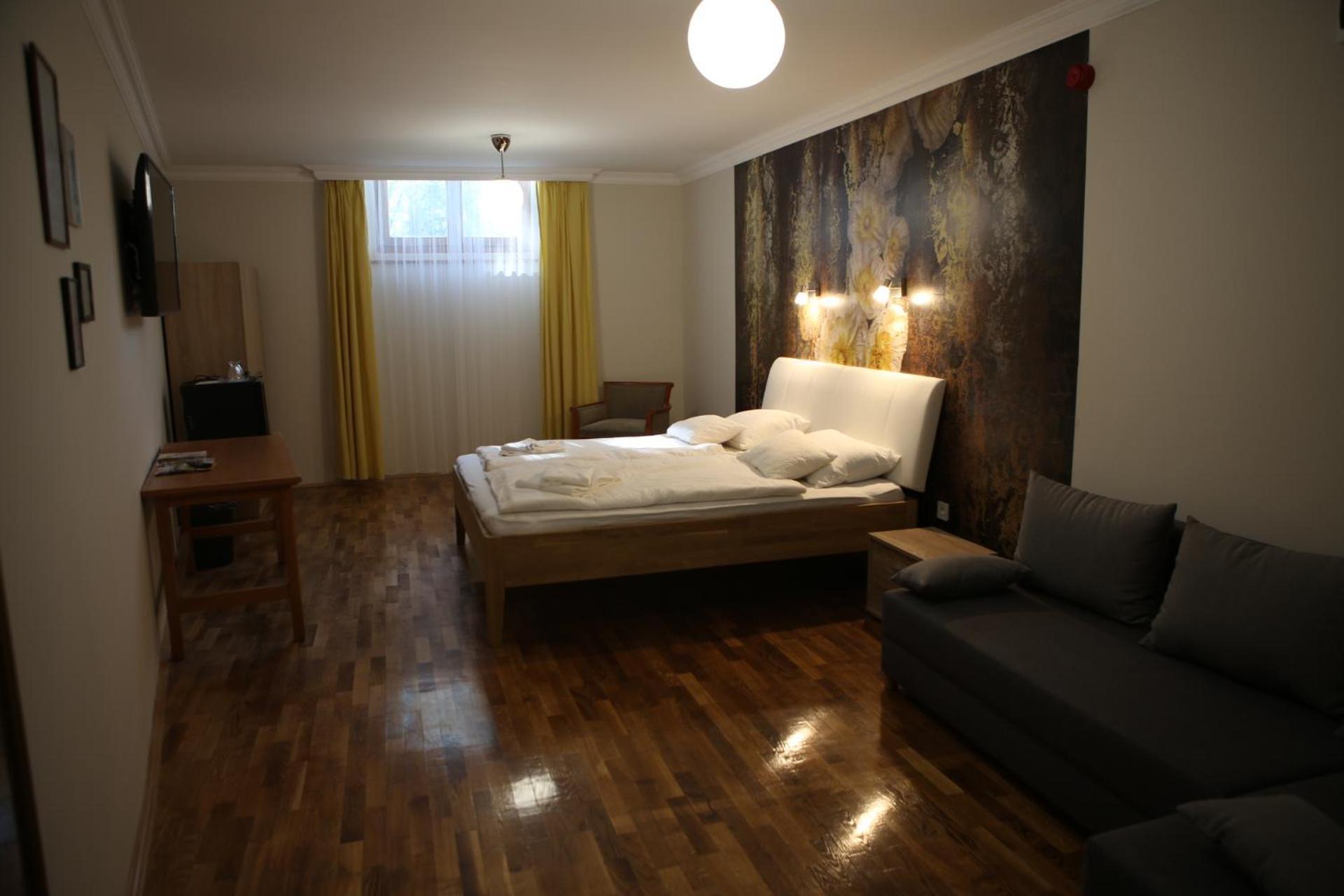 V8-Kelemen Panzio Bed & Breakfast Makó Exterior foto